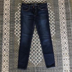 Low-rise Jegging (dark wash)